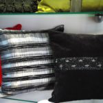 коллекция подушек из красного черного бархата и сер-черной тафты